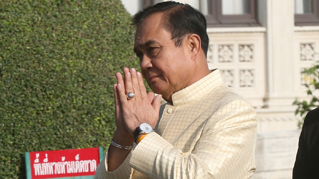 เลือกตั้ง 62 : "พลังประชารัฐ" อ้อนขอคนไทยเลือก "บิ๊กตู่" โปรยยาหอมครม.ใหม่อัดแน่นมืออาชีพ