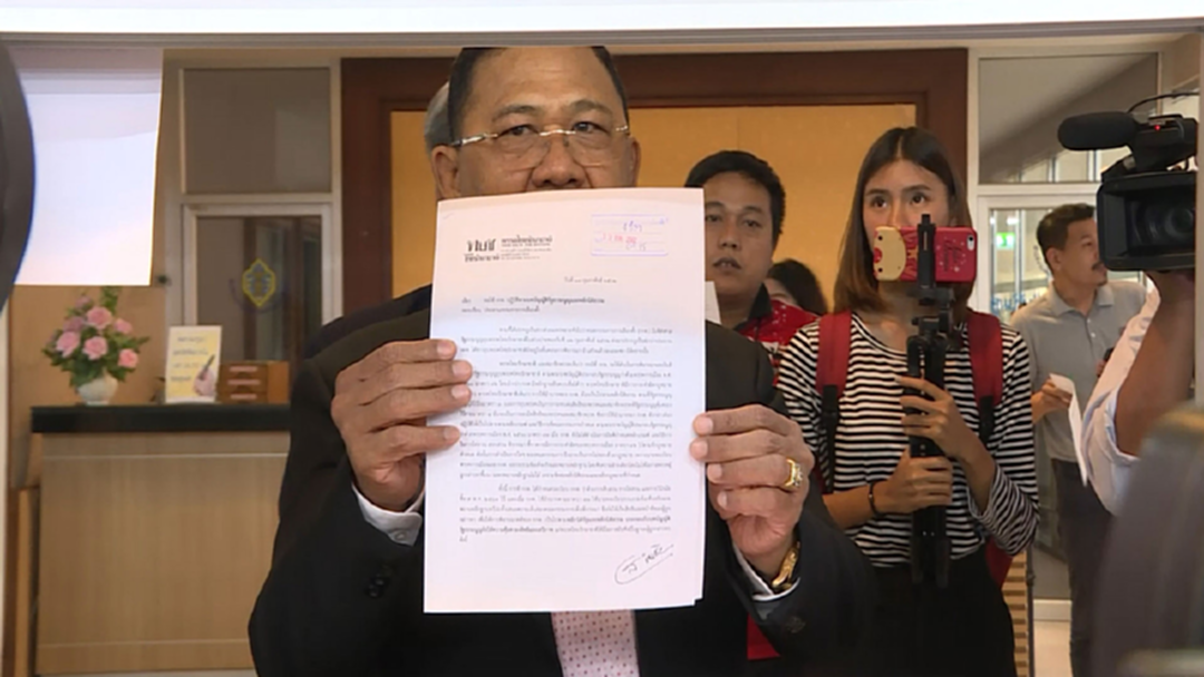 เลือกตั้ง 62 : "ไทยรักษาชาติ" ยื่น กกต.ขอใช้สิทธิชี้แจง พร้อมสู้ปมยุบพรรค เลือกตั้ง 62 : "ไทยรักษาชาติ" ยื่น กกต.ขอใช้สิทธิชี้แจง พร้อมสู้ปมยุบพรรค