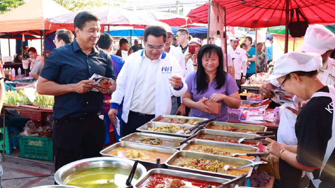 เลือกตั้ง 62 : "ชัชชาติ" ย้ำเพื่อไทยไม่เกี่ยว "ไทยรักษาชาติ" เมินมีอำนาจหนุนบางพรรค เลือกตั้ง 62 : "ชัชชาติ" ย้ำเพื่อไทยไม่เกี่ยว "ไทยรักษาชาติ" เมินมีอำนาจหนุนบางพรรค