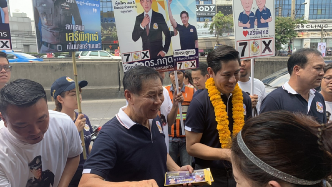 "เสรีพิศุทธ์" ย้ำมีหัวมีมันสมอง อ้อนรักปชต. เทใจให้เสรีรวมไทย "เสรีพิศุทธ์" ย้ำมีหัวมีมันสมอง อ้อนรักปชต. เทใจให้เสรีรวมไทย