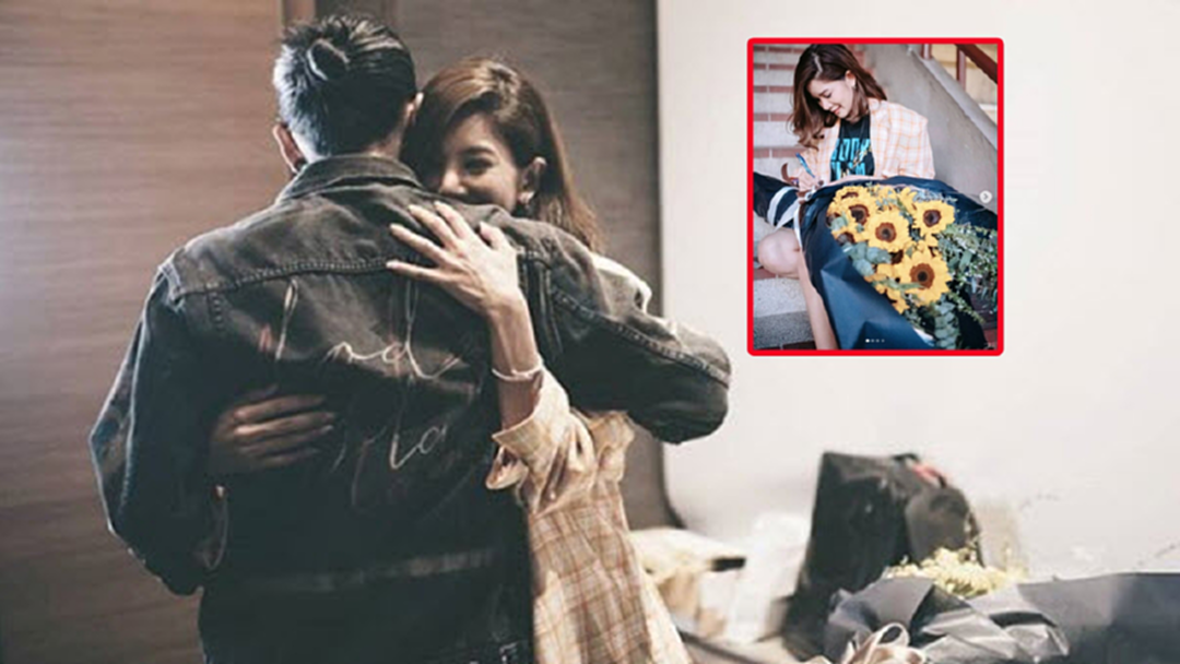 8 ปี ยังเหมือนเดิม! "ก้อย รัชวิน" หอบดอกไม้ช่อใหญ่เซอร์ไพรส์ "ตูน บอดี้สแลม" 8 ปี ยังเหมือนเดิม! "ก้อย รัชวิน" หอบดอกไม้ช่อใหญ่เซอร์ไพรส์ "ตูน บอดี้สแลม"