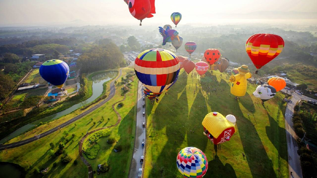 เชียงรายหวานเจี๊ยบ!! 20 คู่รักสมรสหมู่ ขึ้นบอลลูนไปบอก Love