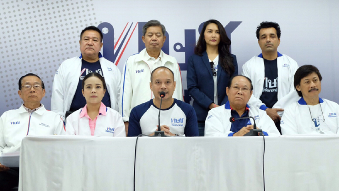 เลือกตั้ง 62 : "ณัฐวุฒิ" จี้พลังประชารัฐอย่าให้บิ๊กตู่ใช้อำนาจแฝงหาเสียง ต้องสู้อย่างเปิดเผย เลือกตั้ง 62 : "ณัฐวุฒิ" จี้พลังประชารัฐอย่าให้บิ๊กตู่ใช้อำนาจแฝงหาเสียง ต้องสู้อย่างเปิดเผย