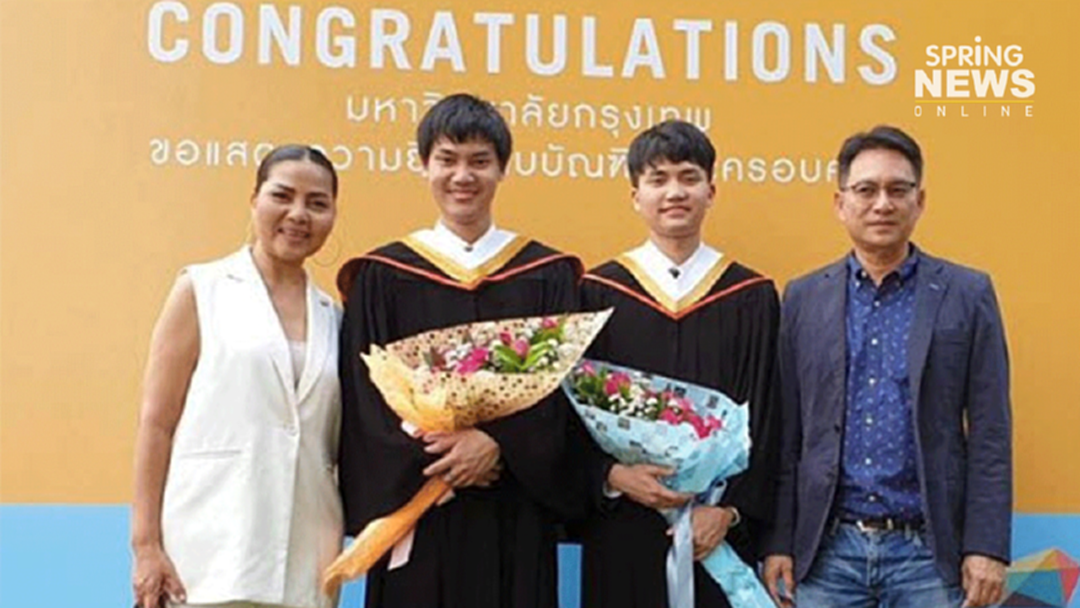 "สุนารี" สุดปลื้ม ลูกชาย 2คน เรียนจบปริญญา ถ่ายรูปพร้อมหน้าครอบครัวอีกครั้ง! "สุนารี" สุดปลื้ม ลูกชาย 2คน เรียนจบปริญญา ถ่ายรูปพร้อมหน้าครอบครัวอีกครั้ง!