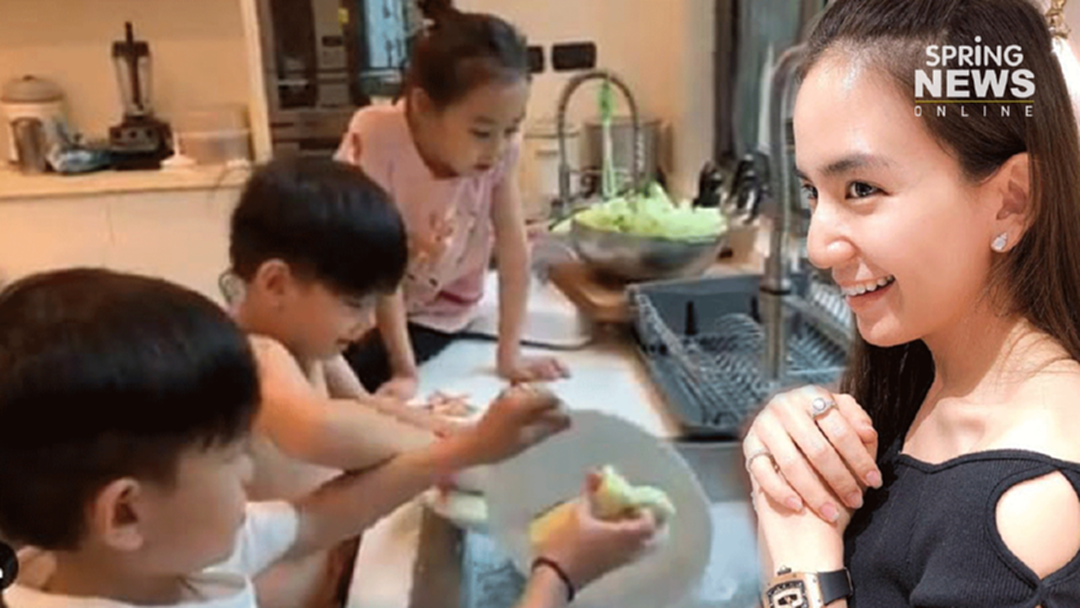 น่าเอ็นดู! "พลอย ชิดจันทร์" สอนลูกทั้ง 4 คน ล้างจาน แต่งานนี้เหมือนจะมีดราม่าเบาๆ[คลิป]