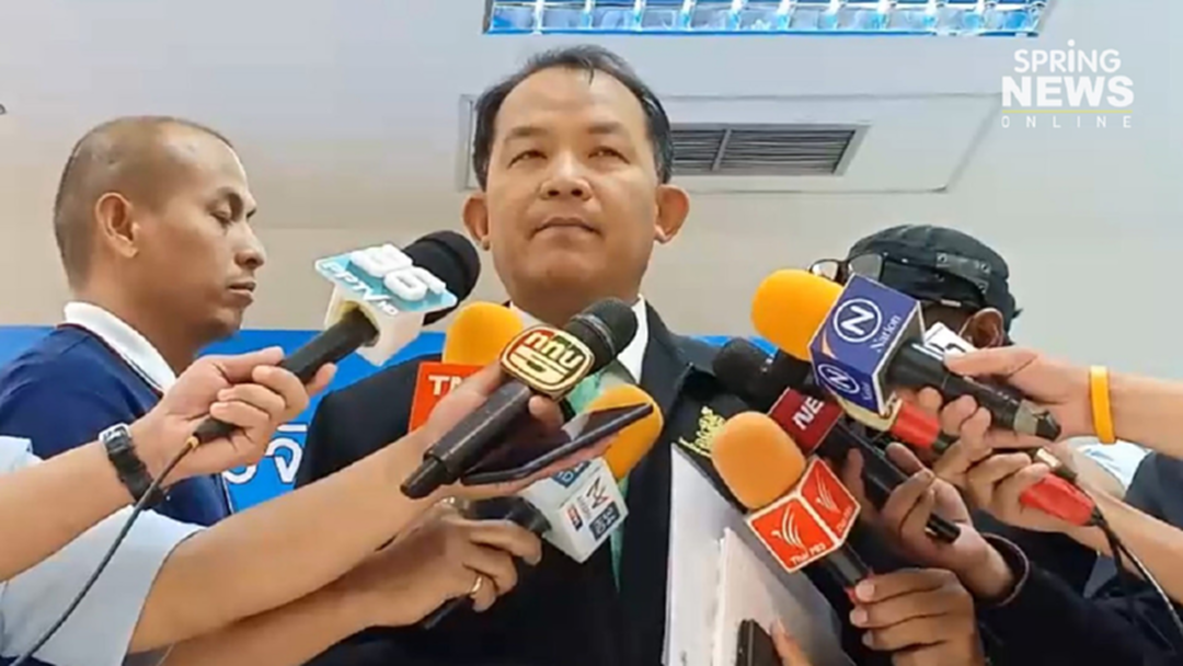 เลือกตั้ง 62 : "ศรีสุวรรณ" ให้ปากคำกกต.ปมยื่นยุบ "อนาคตใหม่" อุปโลกน์ประวัติ "ธนาธร" เลือกตั้ง 62 : "ศรีสุวรรณ" ให้ปากคำกกต.ปมยื่นยุบ "อนาคตใหม่" อุปโลกน์ประวัติ "ธนาธร"