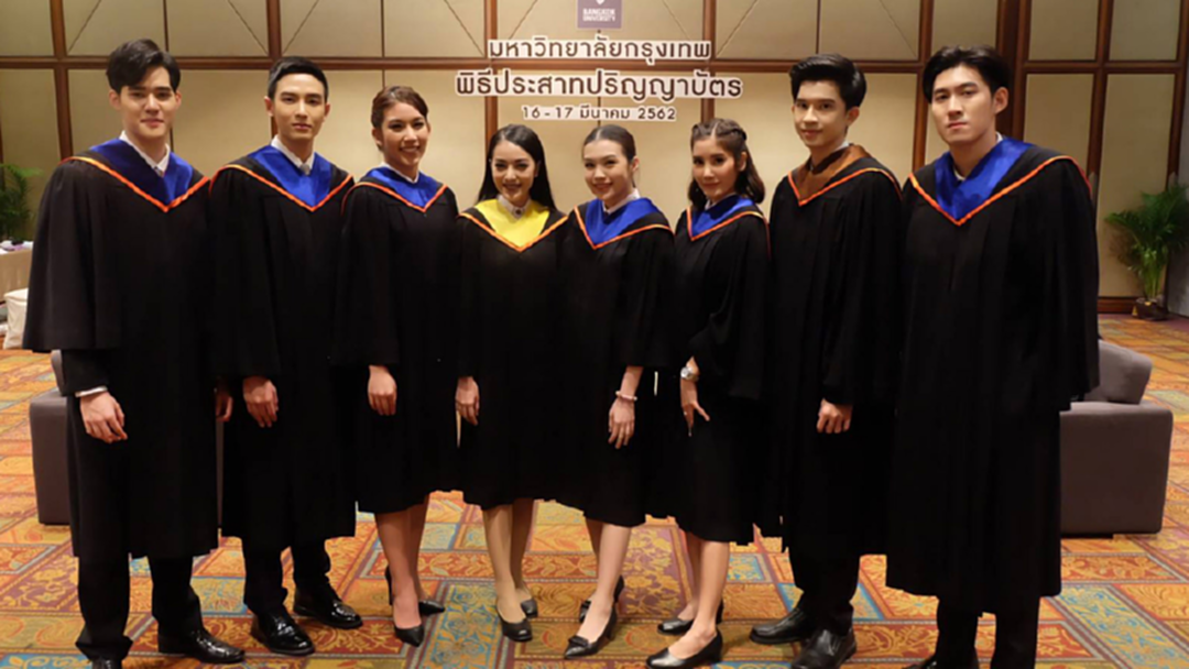 “ม่อน-พลัสเตอร์-กันสมาย” ภูมิใจ คว้าปริญญา ม.กรุงเทพ
