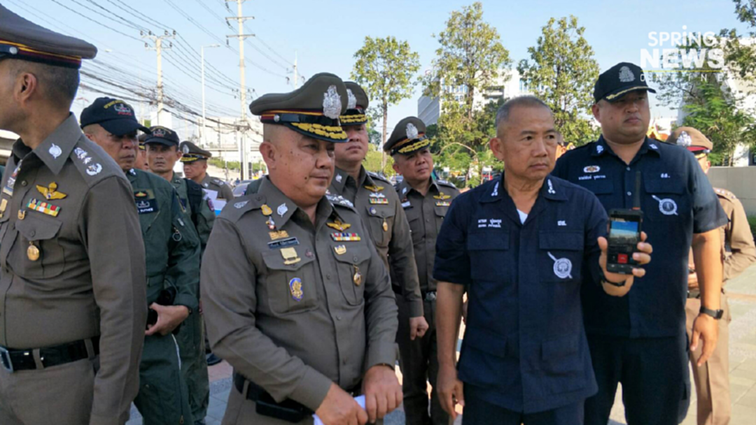 "ศรีวราห์" ตรวจเข้มรอบศาล รธน. ลั่นไม่กังวลหากผลมติไม่ถูกใจมวลชน ขออย่าทำผิดกฎหมายเป็นพอ "ศรีวราห์" ตรวจเข้มรอบศาล รธน. ลั่นไม่กังวลหากผลมติไม่ถูกใจมวลชน ขออย่าทำผิดกฎหมายเป็นพอ