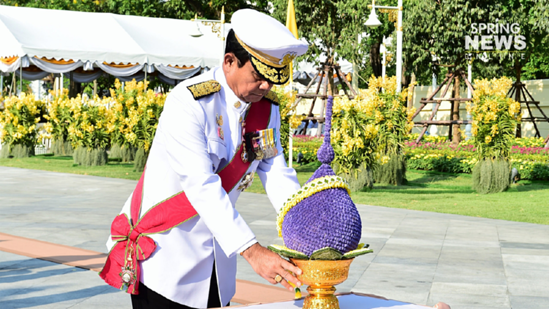 นายกรัฐมนตรี วางพานพุ่มดอกไม้ เนื่องในวันพระบาทสมเด็จพระพุทธยอดฟ้าจุฬาโลกมหาราช และวันที่ระลึกมหาจักรีบรมราชวงศ์ นายกรัฐมนตรี วางพานพุ่มดอกไม้ เนื่องในวันพระบาทสมเด็จพระพุทธยอดฟ้าจุฬาโลกมหาราช และวันที่ระลึกมหาจักรีบรมราชวงศ์