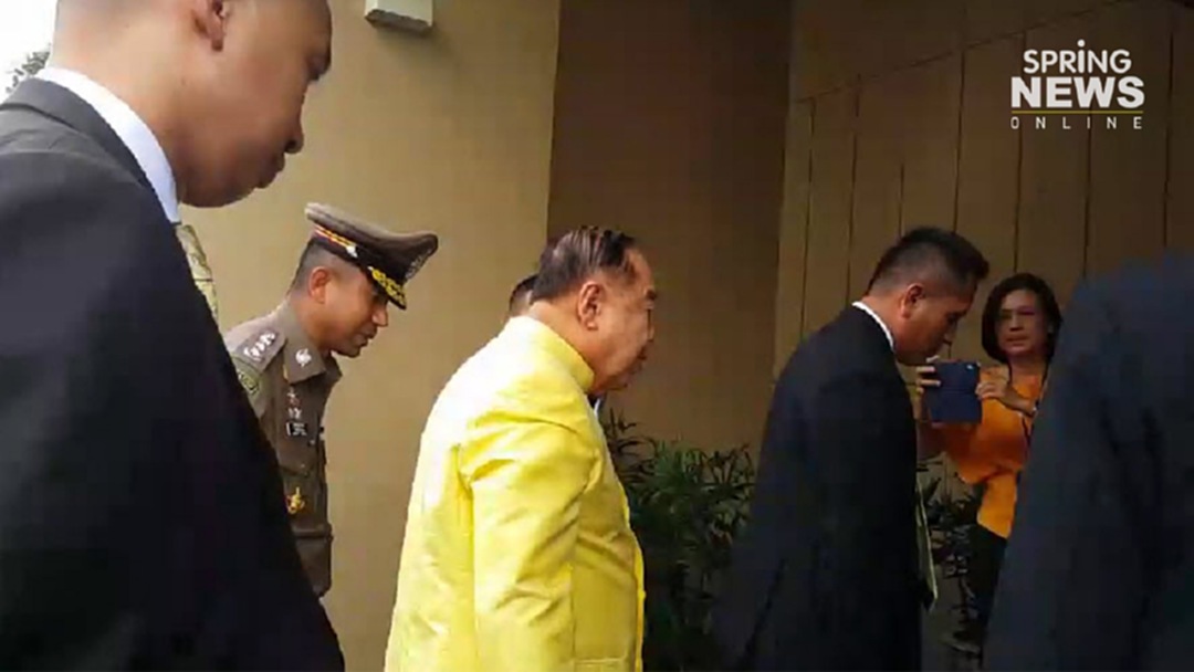 "บิ๊กป้อม" ปัดตอบทุกคำถาม หลัง ผบ.ทบ.ห่วงการเคลื่อนไหวของกลุ่มนักศึกษา "บิ๊กป้อม" ปัดตอบทุกคำถาม หลัง ผบ.ทบ.ห่วงการเคลื่อนไหวของกลุ่มนักศึกษา
