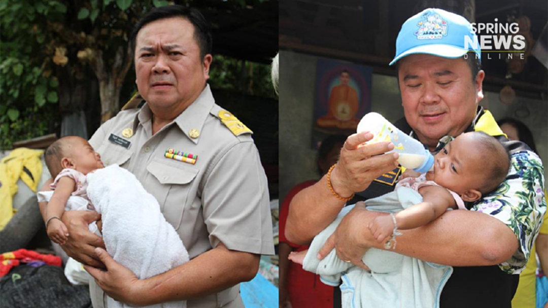 พ่อพระของชาวบ้าน! นายกฯ หนองไผ่ล้อมกลายเป็นพ่อลูกอ่อน หาเงินซื้อนมช่วย "น้องปังปอนด์" พ่อพระของชาวบ้าน! นายกฯ หนองไผ่ล้อมกลายเป็นพ่อลูกอ่อน หาเงินซื้อนมช่วย "น้องปังปอนด์"