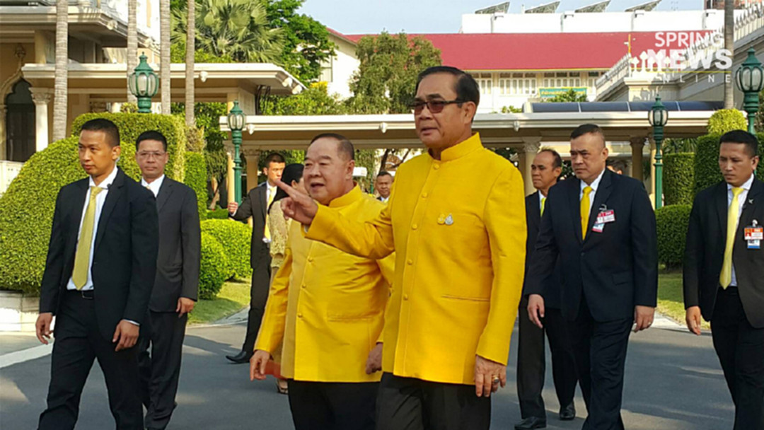 “ลุงตู่” เปิดทำเนียบให้ ครม.-ผบ.เหล่าทัพ-ขรก.รดน้ำดำหัวสงกรานต์