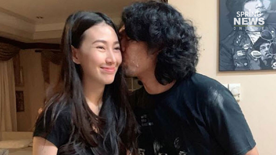 "อีฟ อภิสร์ญา" รดน้ำดำหัว "เสก โลโซ" โดนให้พรกลับมาแบบนี้! "อีฟ อภิสร์ญา" รดน้ำดำหัว "เสก โลโซ" โดนให้พรกลับมาแบบนี้!