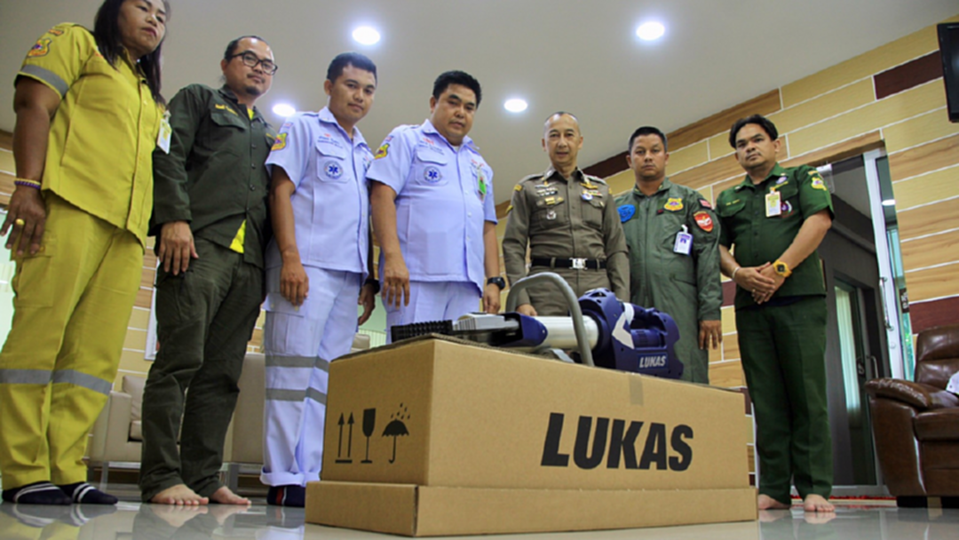 ทำบุญใหญ่...! ผู้การฯ ต่อศักดิ์ ควัก 6 แสนซื้อเครื่องตัดถ่างให้กู้ภัย