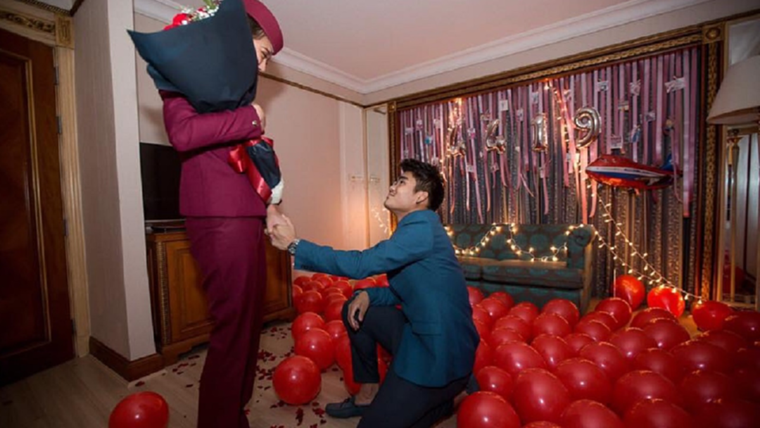 หวานชื่น!! “พีรดนย์” เซอร์ไพรส์บุกขอแฟนสาวแอร์โฮสเตสแต่งงาน