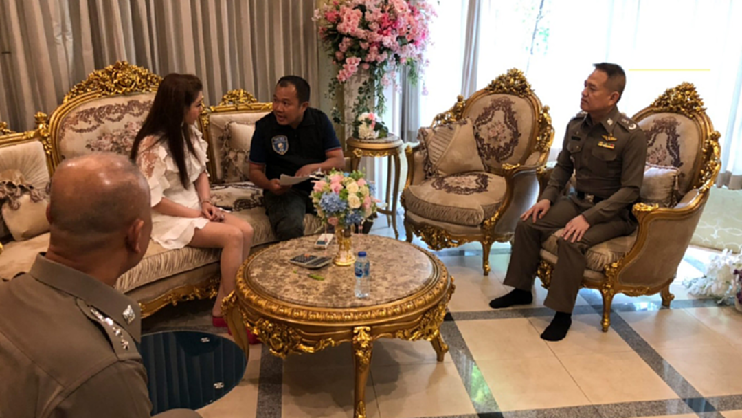 บุกจับ "เซปิง เฟซออฟ" คาบ้านพักหรู หลังโดนหมายจับคดีฉ้อโกง