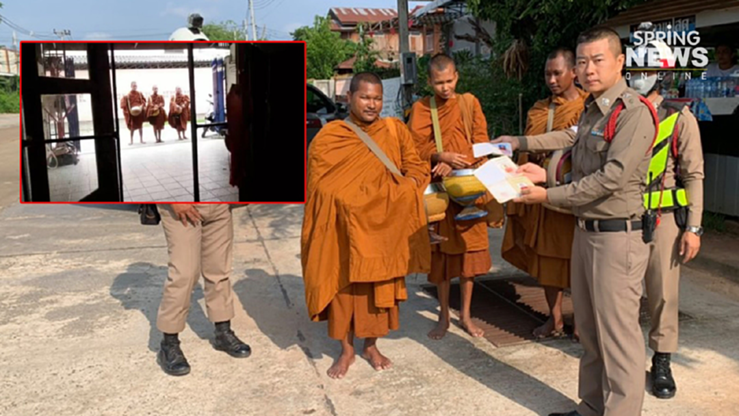 ส่งกลับเขมร! พระ 3 รูป บิณฑบาตรับเงินยามสาย ยืนกดดันโยมจนต้องจ่าย