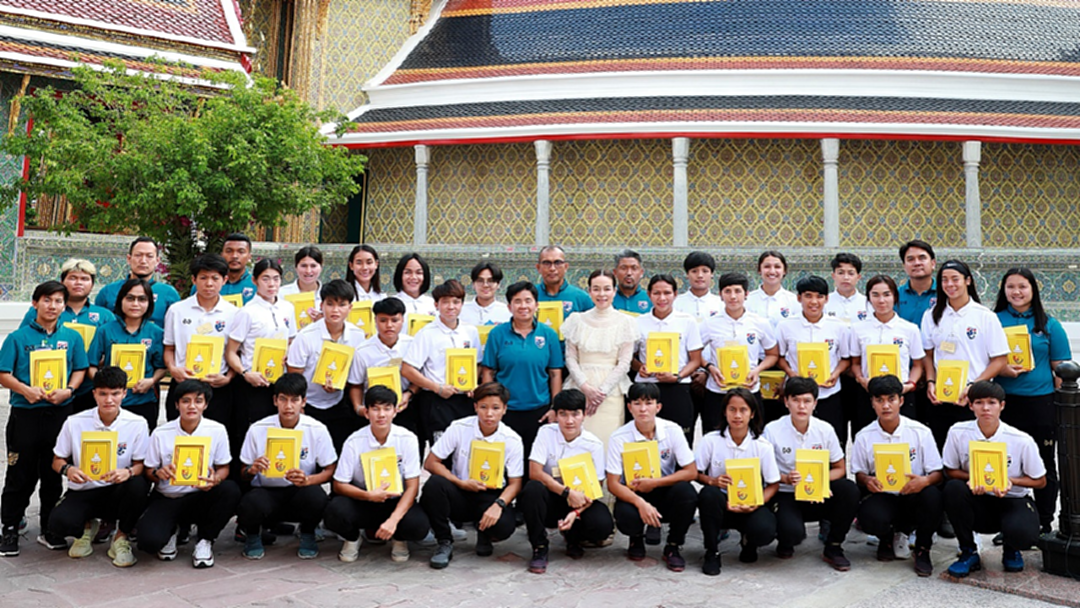 เพื่อความเป็นศิริมงคล! "มาดามแป้ง" นำทัพ "ชบาแก้ว" ชุดเตรียมบอลโลก เข้าเฝ้า "สมเด็จพระสังฆราช" เพื่อความเป็นศิริมงคล! "มาดามแป้ง" นำทัพ "ชบาแก้ว" ชุดเตรียมบอลโลก เข้าเฝ้า "สมเด็จพระสังฆราช"