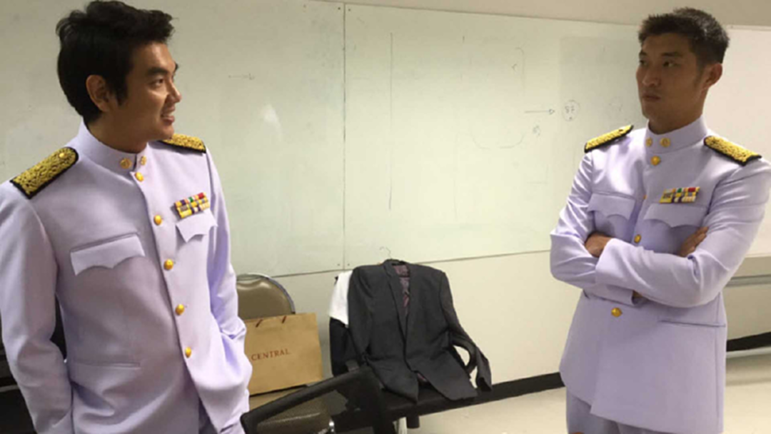 ฟ้ามาเร็ว! ธนาธร ควง ปิยบุตร ลองเครื่องแบบฯ เตรียมเข้าพิธีเปิดประชุมสภา ฟ้ามาเร็ว! ธนาธร ควง ปิยบุตร ลองเครื่องแบบฯ เตรียมเข้าพิธีเปิดประชุมสภา