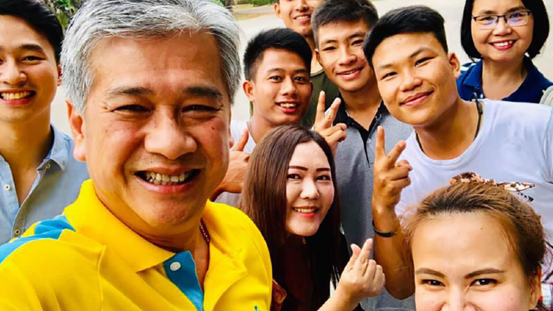 10 คำถามตอบสื่อ “อภิรักษ์" เเจงความพร้อมชิง “ผู้นำ ปชป.” 10 คำถามตอบสื่อ “อภิรักษ์" เเจงความพร้อมชิง “ผู้นำ ปชป.”