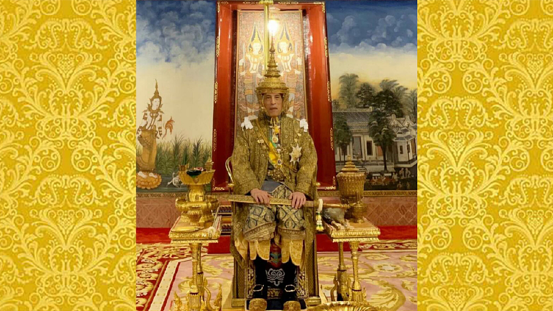 ทูลกระหม่อมฯ ทรงฉายพระรูป พระบาทสมเด็จพระเจ้าอยู่หัว ถวายพระพร ทูลกระหม่อมฯ ทรงฉายพระรูป พระบาทสมเด็จพระเจ้าอยู่หัว ถวายพระพร