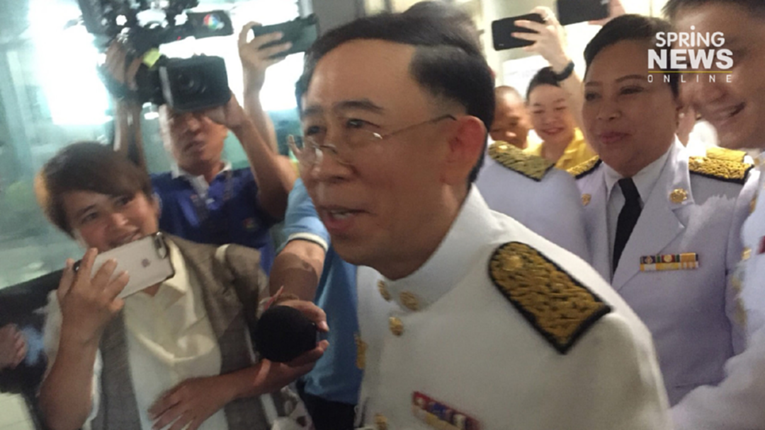"ลุงมิ่ง" โผล่รายงานตัวร่วมรัฐพิธีเปิดประชุมรัฐสภานัดแรกปัดตอบทุกคำถาม โดดขึ้นรถ พท. สยบข่าวซบ พปชร. "ลุงมิ่ง" โผล่รายงานตัวร่วมรัฐพิธีเปิดประชุมรัฐสภานัดแรกปัดตอบทุกคำถาม โดดขึ้นรถ พท. สยบข่าวซบ พปชร.