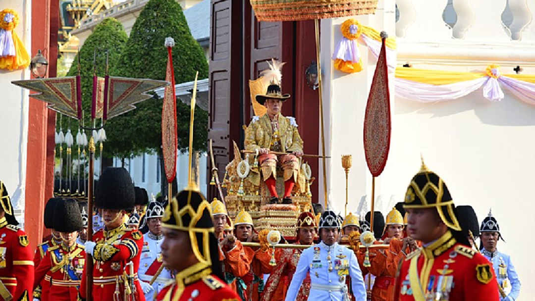 คนบันเทิง พร้อมใจถวายพระพรชัยมงคล ในหลวง ร.10 คนบันเทิง พร้อมใจถวายพระพรชัยมงคล ในหลวง ร.10