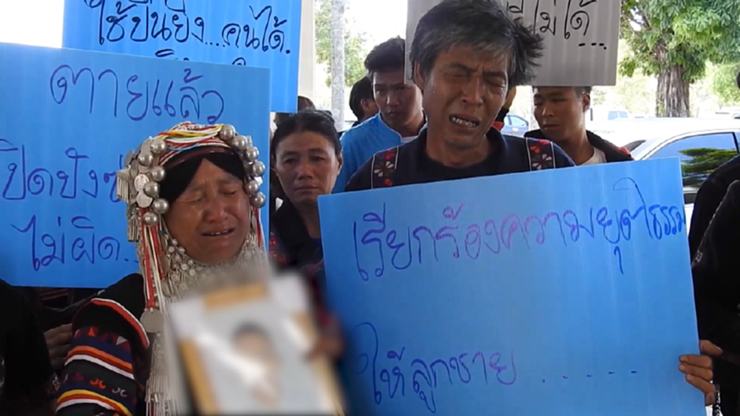 แม่เชียงราย ร้องผู้ว่าฯ ลูกวัย 11 ขวบหายตัว 3 วัน สุดท้ายถูกยิงตายในบ้านเพื่อน แม่เชียงราย ร้องผู้ว่าฯ ลูกวัย 11 ขวบหายตัว 3 วัน สุดท้ายถูกยิงตายในบ้านเพื่อน
