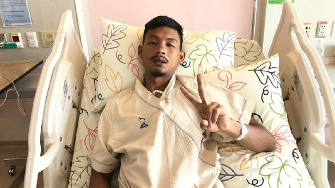 แฟนบีจีเฮ! "สหรัฐ" อาการดีขึ้นหลัง "วูบคาสนาม" ส่วน "ทัศนพงศ์" เย็บ 5 เข็ม แฟนบีจีเฮ! "สหรัฐ" อาการดีขึ้นหลัง "วูบคาสนาม" ส่วน "ทัศนพงศ์" เย็บ 5 เข็ม