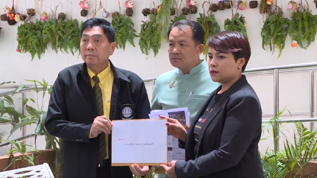 จัดให้! ศรีสุวรรณ ร้องนายกฯ เร่งสอบทนายเสื้อแดง จัดให้! ศรีสุวรรณ ร้องนายกฯ เร่งสอบทนายเสื้อแดง