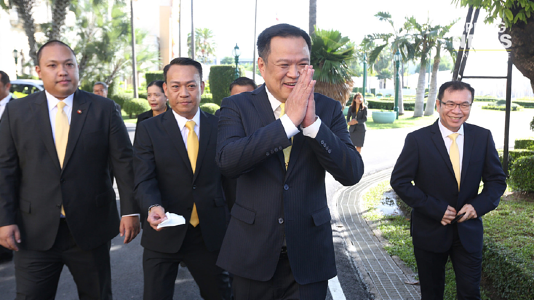 "เสี่ยหนู" เข้าทำเนียบทำงานวันแรก ลั่นพร้อมแถลงนโยบายรัฐบาล "เสี่ยหนู" เข้าทำเนียบทำงานวันแรก ลั่นพร้อมแถลงนโยบายรัฐบาล