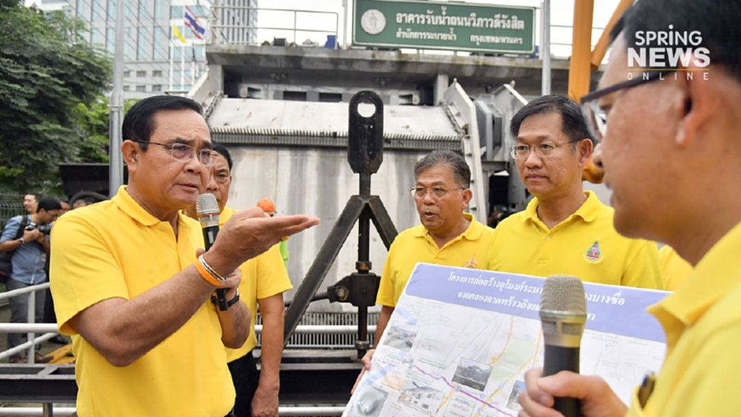 "บิ๊กตู่" ลงตรวจประตูระบายน้ำย่านวิภาฯ ดูแนวทางป้องกันน้ำท่วม กทม. "บิ๊กตู่" ลงตรวจประตูระบายน้ำย่านวิภาฯ ดูแนวทางป้องกันน้ำท่วม กทม.