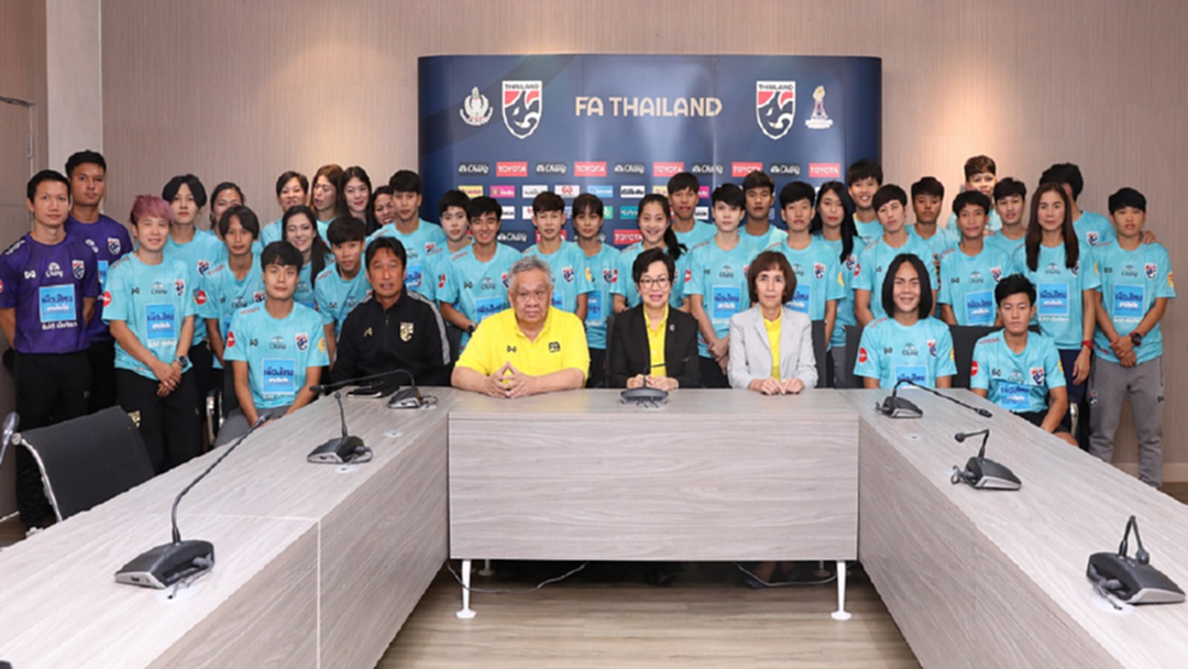 สู้ศึกใหม่! "36 แข้ง ชบาแก้ว" รายงานตัว ก่อนเก็บตัวลุย "ศึกชิงแชมป์อาเซียน" สู้ศึกใหม่! "36 แข้ง ชบาแก้ว" รายงานตัว ก่อนเก็บตัวลุย "ศึกชิงแชมป์อาเซียน"