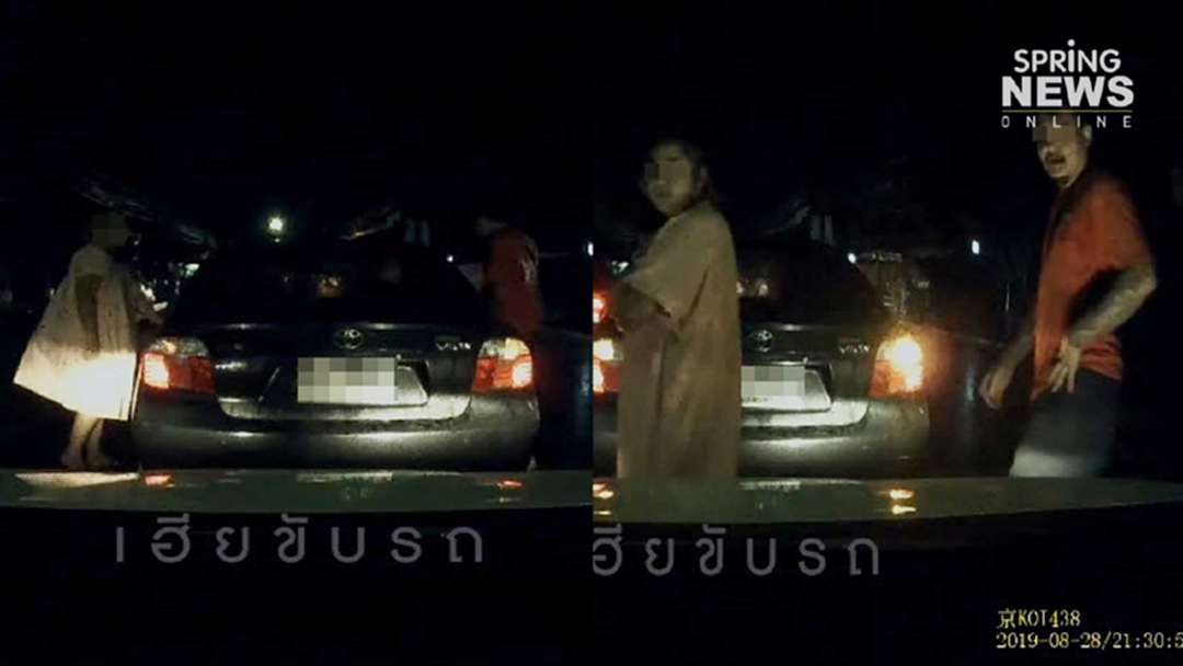 เก๋าเหลือเกิน! กระบะไม่เปิดไฟเลี้ยวเจอบีบแตร ตามพวกขับไล่ประกบหน้าหลัง เก๋าเหลือเกิน! กระบะไม่เปิดไฟเลี้ยวเจอบีบแตร ตามพวกขับไล่ประกบหน้าหลัง