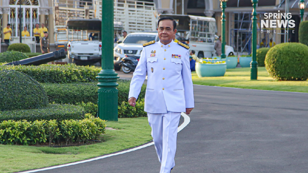 ขอจบปมถวายสัตย์ฯ ไม่ครบ "บิ๊กตู่" ยันทำตามรัฐธรรมนูญ อย่าให้ชาติปั่นป่วน ขอจบปมถวายสัตย์ฯ ไม่ครบ "บิ๊กตู่" ยันทำตามรัฐธรรมนูญ อย่าให้ชาติปั่นป่วน