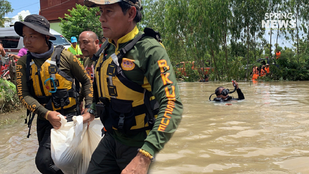 เจ้าของเรืออาสาสำรวจนำของช่วยน้ำท่วม แต่เรือล่มดับ เจ้าของเรืออาสาสำรวจนำของช่วยน้ำท่วม แต่เรือล่มดับ