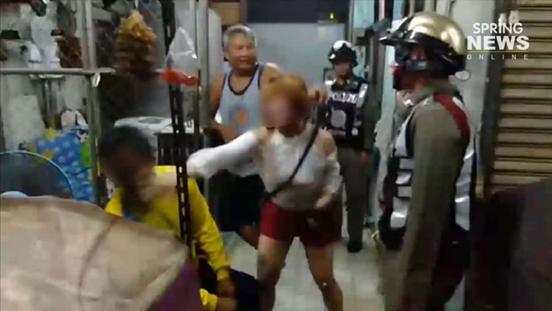 ไม่ถึงฝั่งฝัน! สาวช้ำโดนหนุ่มซ้อม เหตุหนีเจ้าโลกดัดแปลงสภาพ ไม่ถึงฝั่งฝัน! สาวช้ำโดนหนุ่มซ้อม เหตุหนีเจ้าโลกดัดแปลงสภาพ