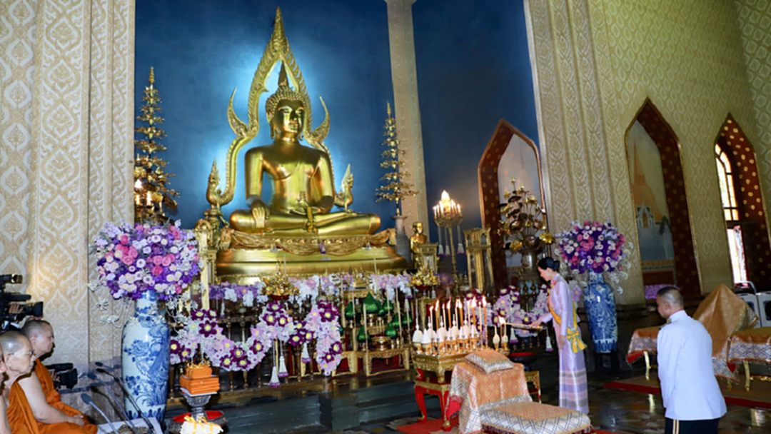 ในหลวง โปรดเกล้าฯ พระราชินี เสด็จฯ แทนพระองค์ ถวายผ้าพระกฐิน ในหลวง โปรดเกล้าฯ พระราชินี เสด็จฯ แทนพระองค์ ถวายผ้าพระกฐิน