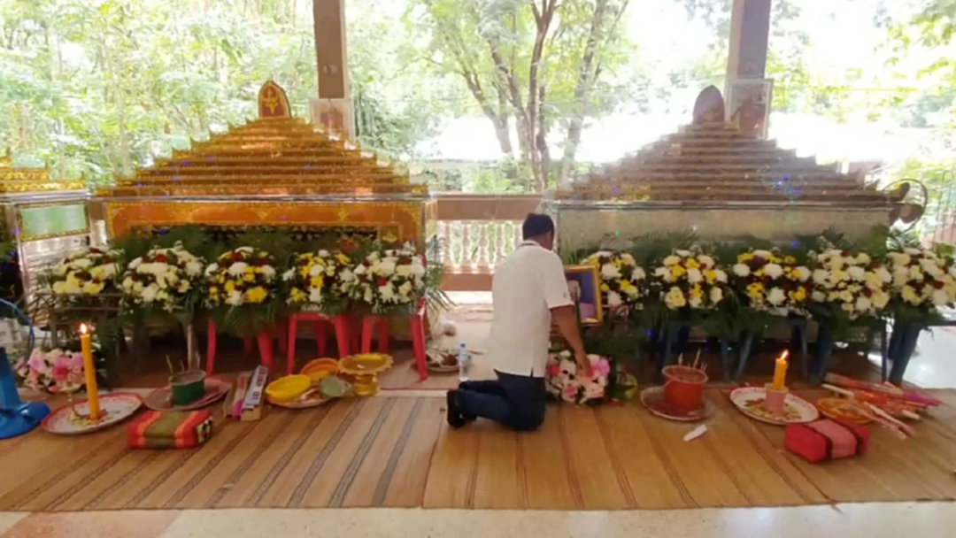 อุบัติเหตุ 7 ศพ รถตู้ชนกับรถบรรทุก ญาติตั้งสวดวัดเดียวกันทั้งหมด อุบัติเหตุ 7 ศพ รถตู้ชนกับรถบรรทุก ญาติตั้งสวดวัดเดียวกันทั้งหมด