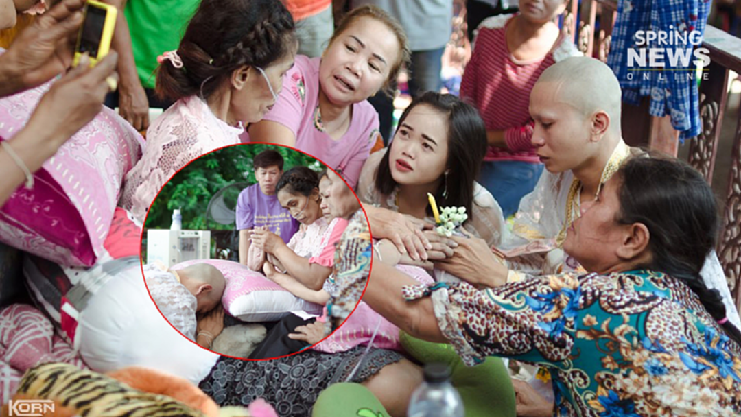 ช่างภาพซึ้ง! ภาพประทับใจ "แม่ป่วย" จำอะไรไม่ได้ ส่งลูกสู่ร่มกาสาวพัสตร์ ช่างภาพซึ้ง! ภาพประทับใจ "แม่ป่วย" จำอะไรไม่ได้ ส่งลูกสู่ร่มกาสาวพัสตร์