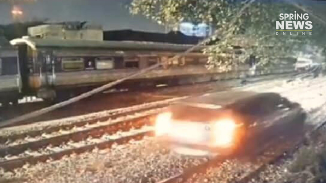 วิจารณ์สนั่น! ปาเจโร่ ซิ่งบนรางรถไฟกลางดึก (คลิป) วิจารณ์สนั่น! ปาเจโร่ ซิ่งบนรางรถไฟกลางดึก (คลิป)