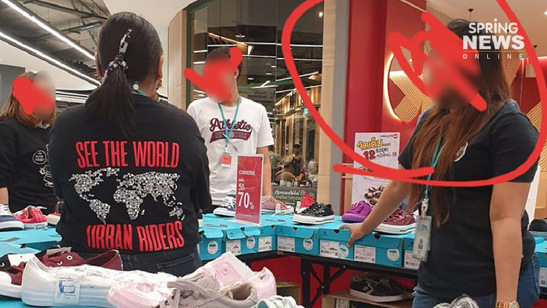 สุดเซ็ง! สาวซื้อกระเป๋าจ่ายเงินเสร็จ ไม่รับถุงเจอ พนง.หาว่าเป็นขโมย สุดเซ็ง! สาวซื้อกระเป๋าจ่ายเงินเสร็จ ไม่รับถุงเจอ พนง.หาว่าเป็นขโมย