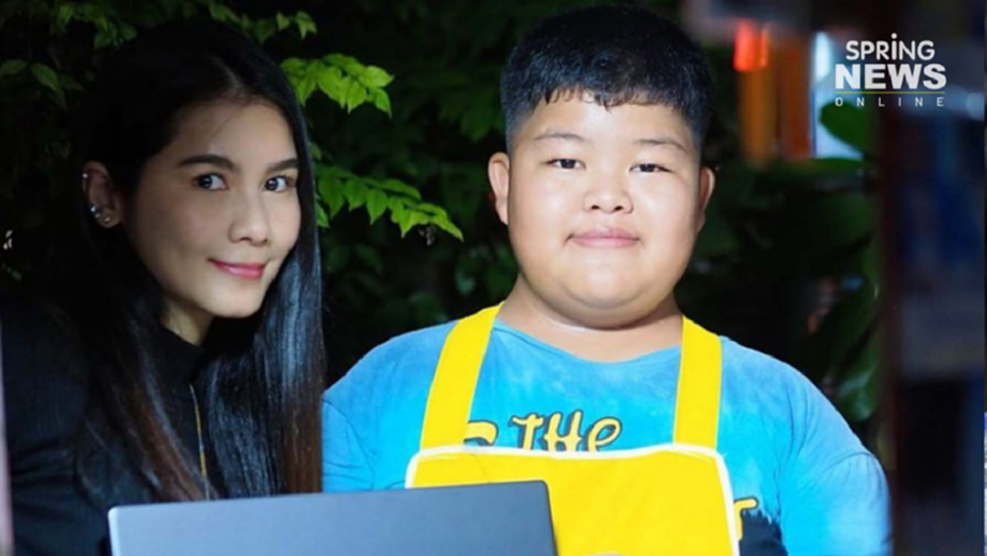 แนท เกศริน มอบโน้ตบุ๊กให้ น้องกิจ โตเกียว เด็กกตัญญู ขายขนมฯ แบ่งเบาภาระครอบครัว
