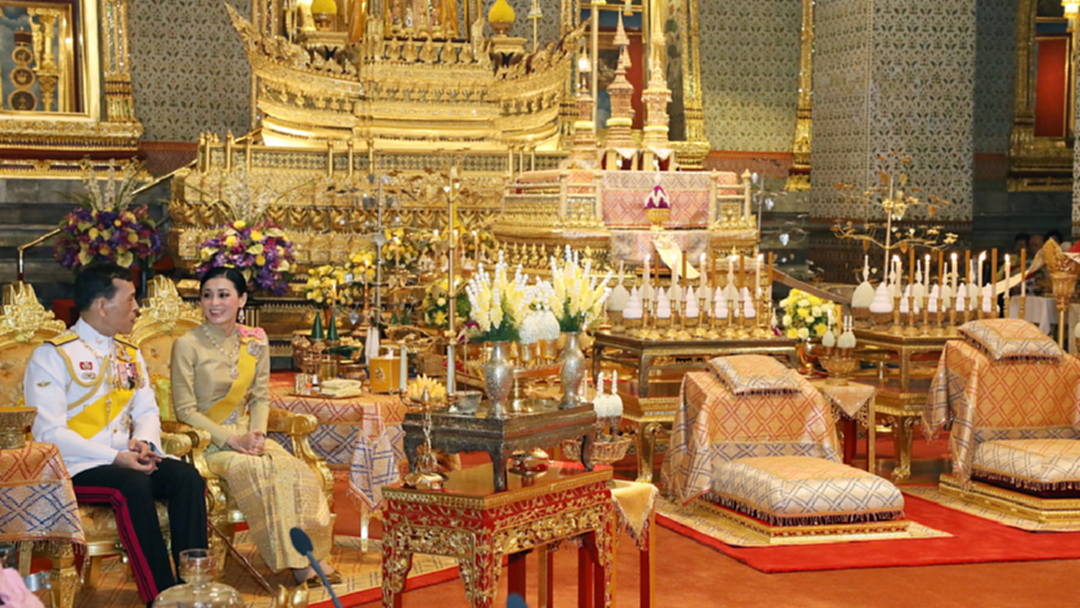 ในหลวง-พระราชินี ทรงบำเพ็ญพระราชกุศลทักษิณานุปทาน ถวายในหลวง ร.9 ในหลวง-พระราชินี ทรงบำเพ็ญพระราชกุศลทักษิณานุปทาน ถวายในหลวง ร.9