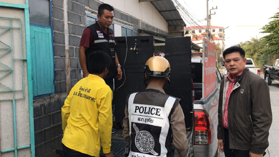 “สิระ” ลุยกรุงเก่ายึดตู้ม้า ร้องตร.ลงโทษตั้งแต่ผู้บังคับบัญชา-ผู้กำกับการ “สิระ” ลุยกรุงเก่ายึดตู้ม้า ร้องตร.ลงโทษตั้งแต่ผู้บังคับบัญชา-ผู้กำกับการ