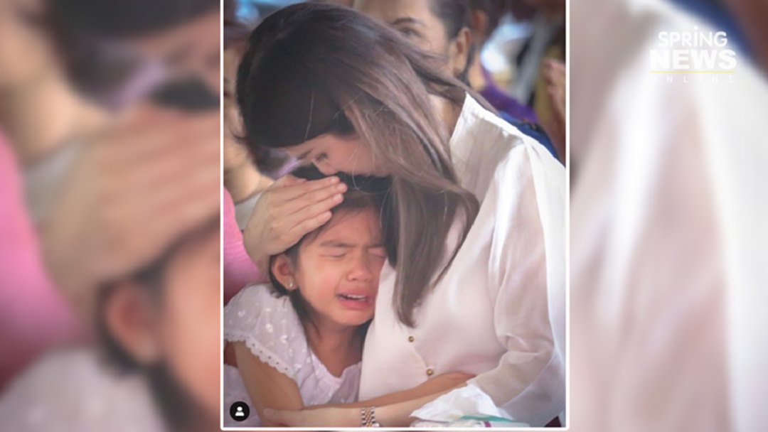 น้องมะลิ ร่ำไห้โผกอด แม่โบว์ ในงานทำบุญครบรอบ 4ปี พ่อปอ น้องมะลิ ร่ำไห้โผกอด แม่โบว์ ในงานทำบุญครบรอบ 4ปี พ่อปอ