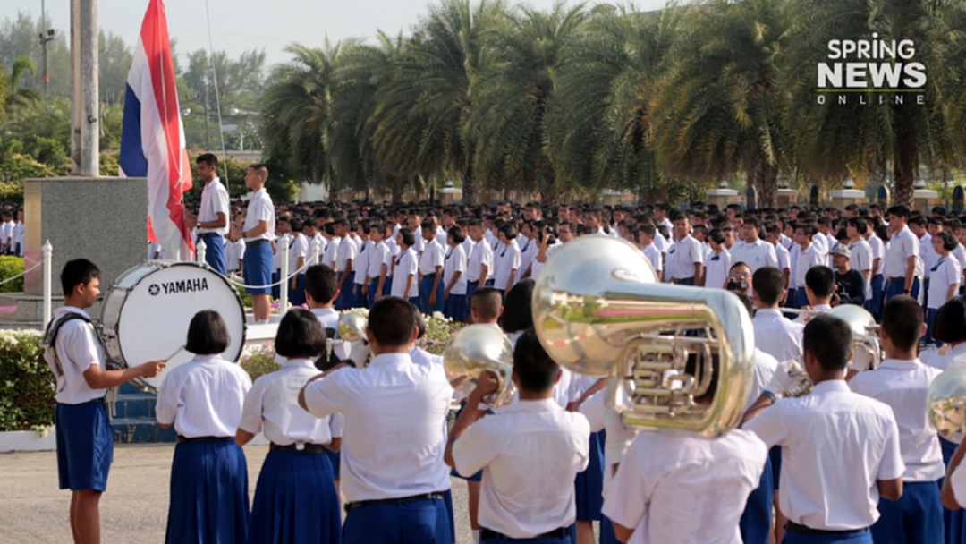 สั่ง ร.ร. สังกัด กทม. ร้องเพลงสรรเสริญพระบารมี หลังเคารพธงชาติทุกวัน สั่ง ร.ร. สังกัด กทม. ร้องเพลงสรรเสริญพระบารมี หลังเคารพธงชาติทุกวัน