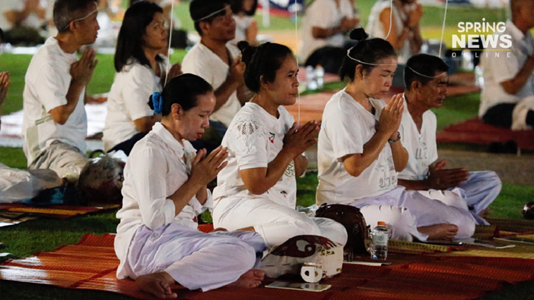 ซูเปอร์โพลเผยประชาชนสวดมนต์ข้ามปี ขอให้เศรษฐกิจดี บ้านเมืองสงบสุข ซูเปอร์โพลเผยประชาชนสวดมนต์ข้ามปี ขอให้เศรษฐกิจดี บ้านเมืองสงบสุข