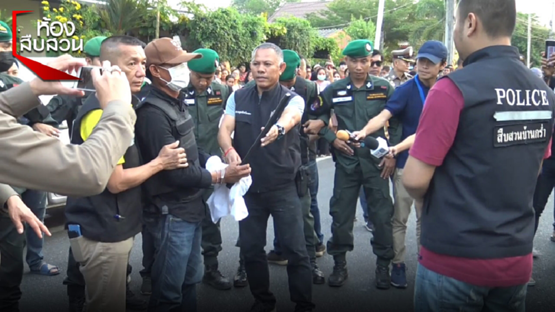 พ่อค้าอ้างใช้เหล็กตี ตร.สลบ แต่รถบรรทุกพุ่งทับร่างดับ(มีคลิป) พ่อค้าอ้างใช้เหล็กตี ตร.สลบ แต่รถบรรทุกพุ่งทับร่างดับ(มีคลิป)
