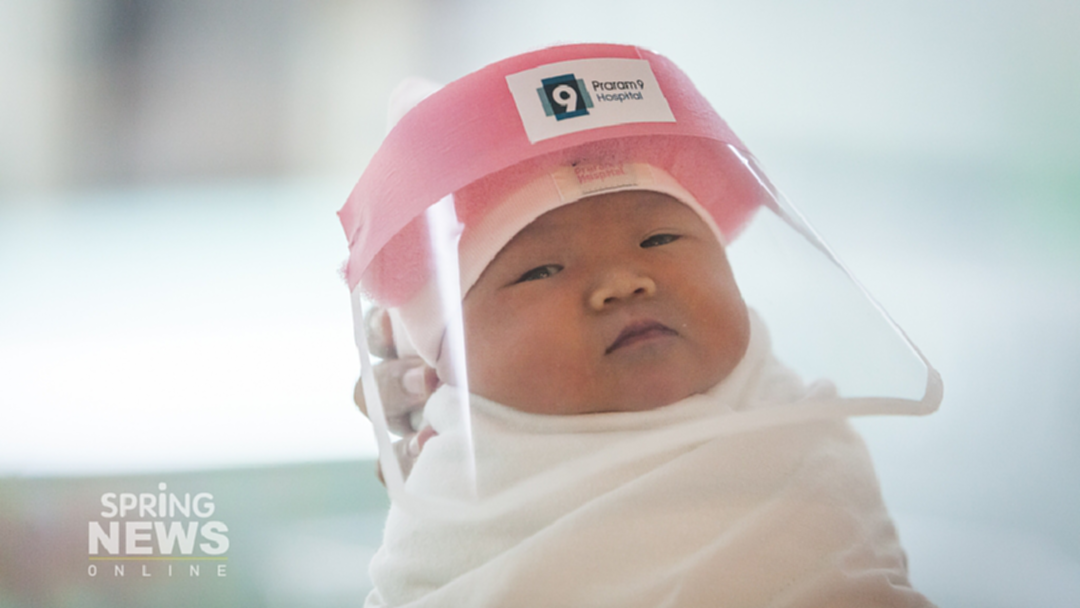 โรงพยาบาลพระรามเก้า ห่วงใยหนูน้อยแรกคลอด ทำ Face Shield ป้องกัน Covid-19 โรงพยาบาลพระรามเก้า ห่วงใยหนูน้อยแรกคลอด ทำ Face Shield ป้องกัน Covid-19